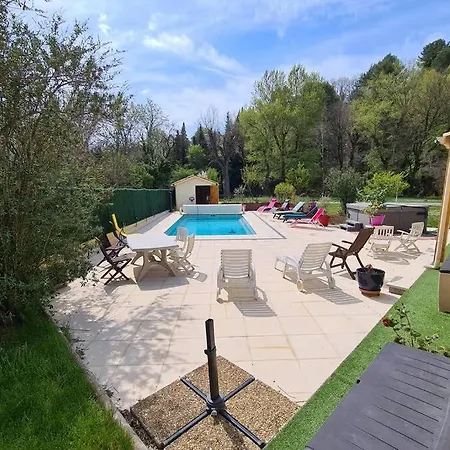 Holiday home Maison Avec Riviere, Piscine, Spa, Sauna Infrarouge,terrain Boules, Ping-pong, Volley Et Badminton Sainte-Tulle