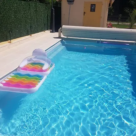 Maison Avec Riviere, Piscine, Spa, Sauna Infrarouge,terrain Boules, Ping-pong, Volley Et Badminton Holiday home