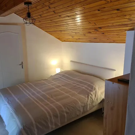 Maison Avec Riviere, Piscine, Spa, Sauna Infrarouge,terrain Boules, Ping-pong, Volley Et Badminton Holiday home *