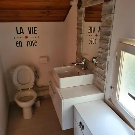 Maison Avec Riviere, Piscine, Spa, Sauna Infrarouge,terrain Boules, Ping-pong, Volley Et Badminton Sainte-Tulle