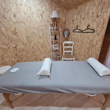 Holiday home Maison Avec Riviere, Piscine, Spa, Sauna Infrarouge,terrain Boules, Ping-pong, Volley Et Badminton