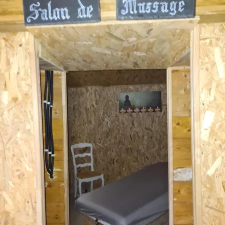 Holiday home Maison Avec Riviere, Piscine, Spa, Sauna Infrarouge,terrain Boules, Ping-pong, Volley Et Badminton *