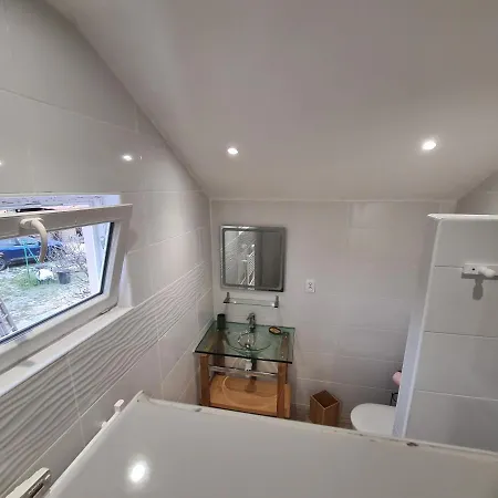 Maison Avec Riviere, Piscine, Spa, Sauna Infrarouge,terrain Boules, Ping-pong, Volley Et Badminton * Sainte-Tulle